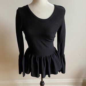 𝅺madison Square New black top sz Xsmall ruffles